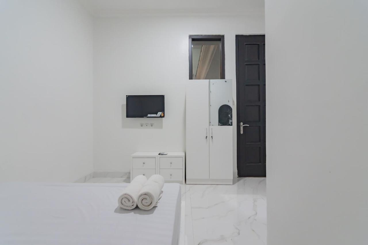Family Homestay Syariah Cirebon Mitra Reddoorz エクステリア 写真